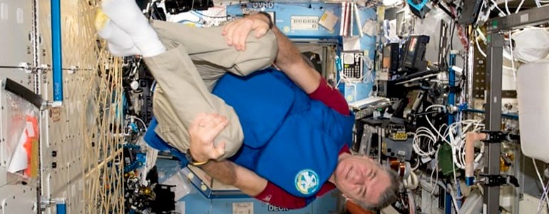 Paolo Nespoli con la corazza “made in unipv”